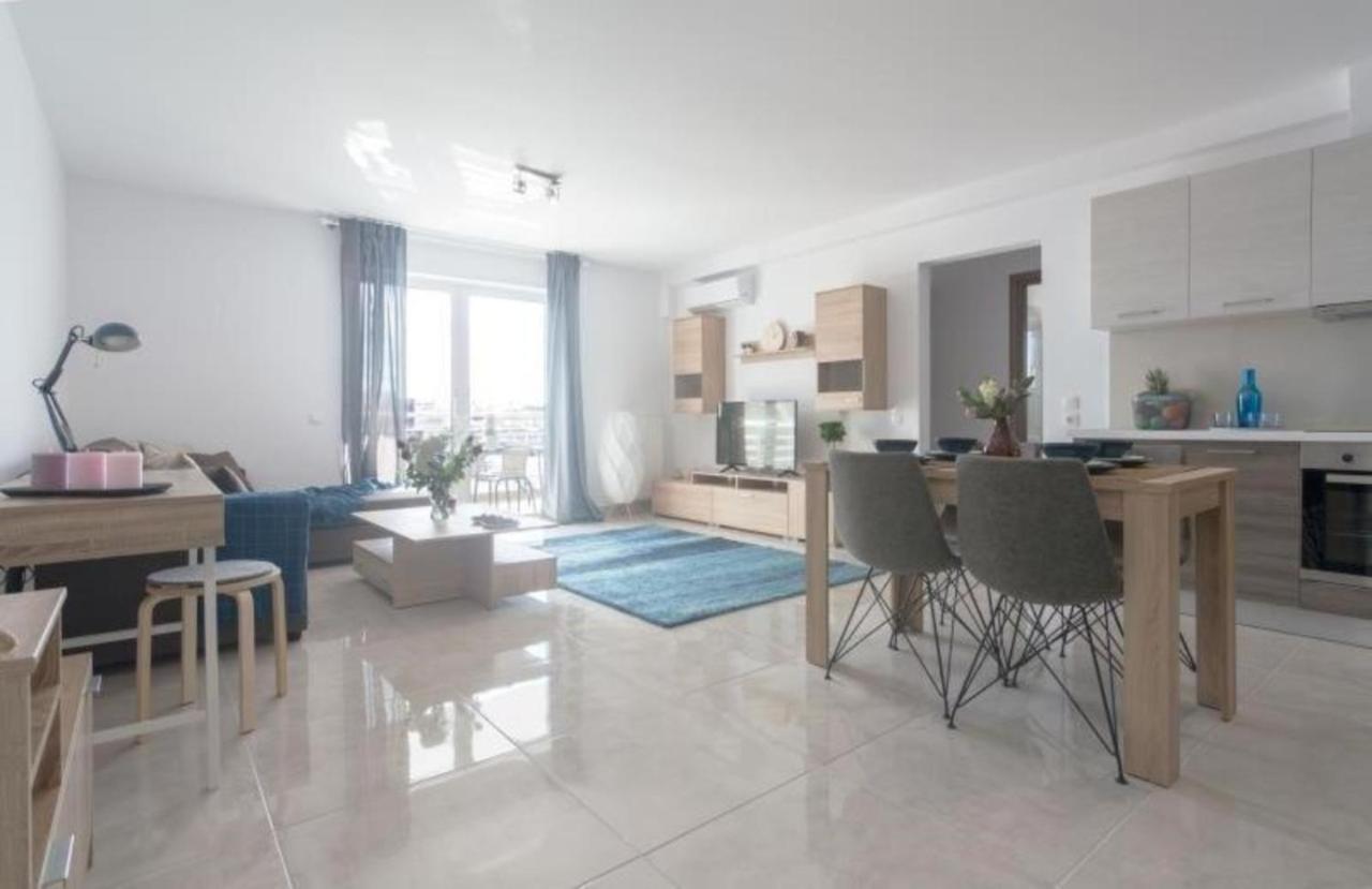 New Spacious Apartment Located In Пирея Екстериор снимка