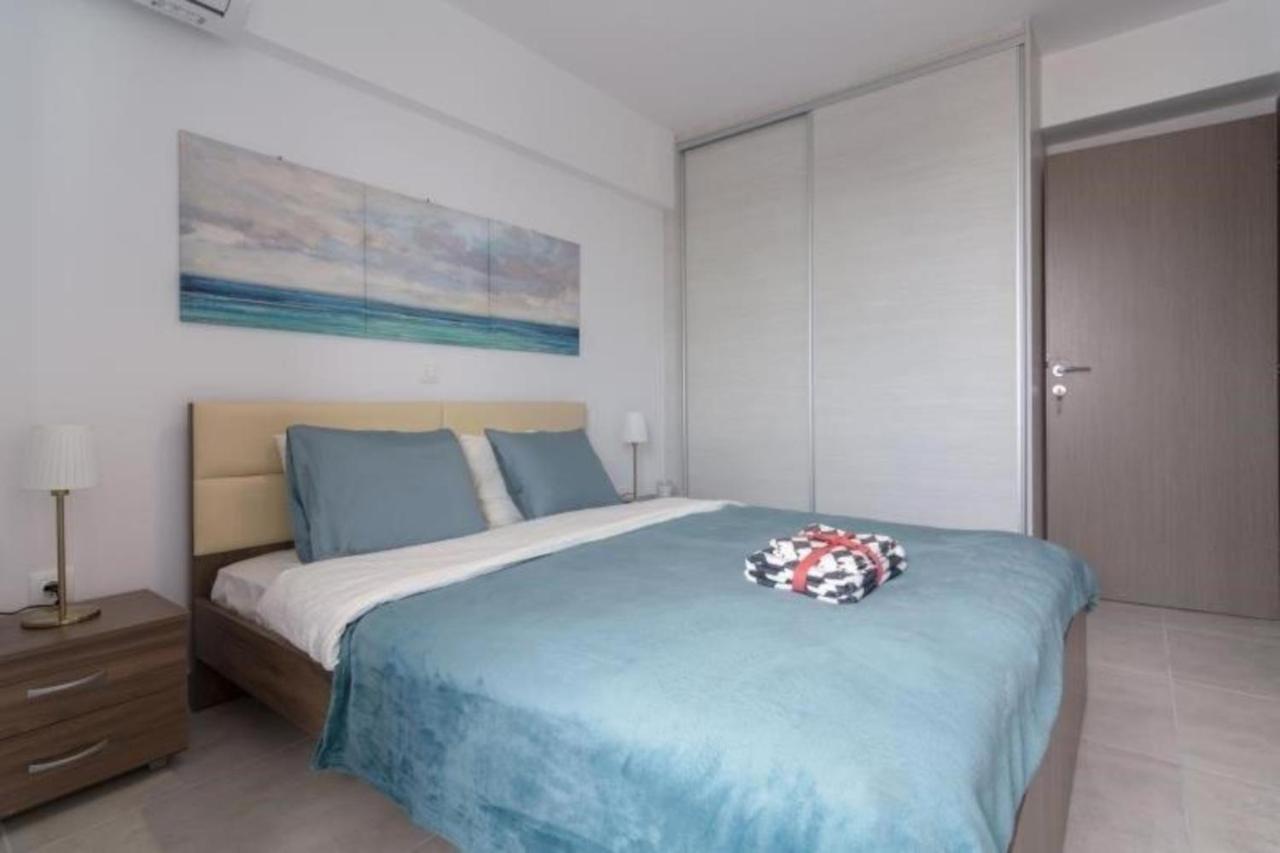 New Spacious Apartment Located In Пирея Екстериор снимка