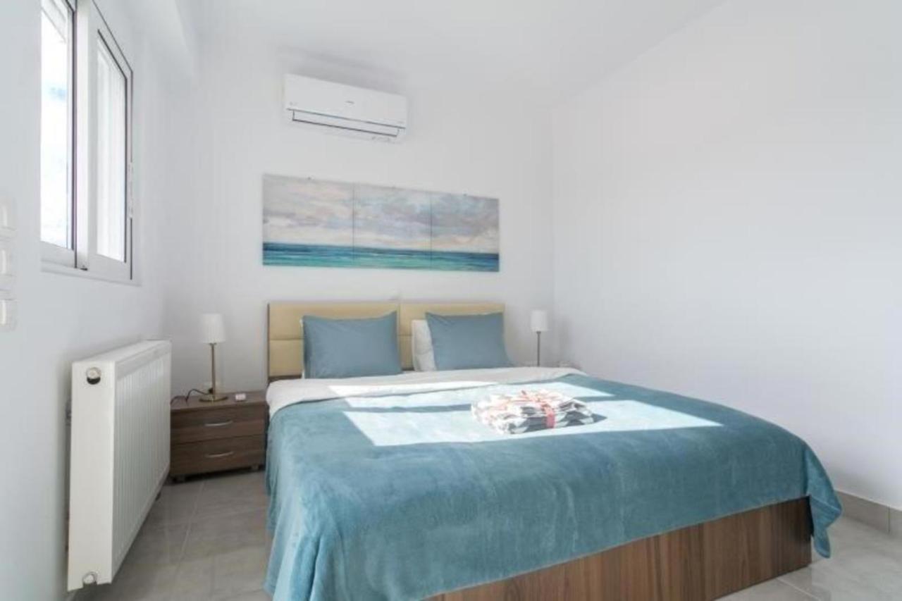 New Spacious Apartment Located In Пирея Екстериор снимка