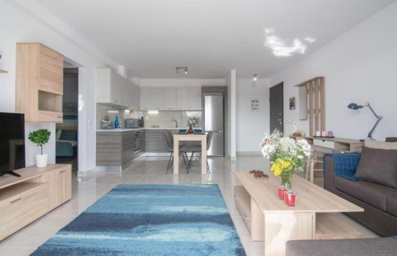 New Spacious Apartment Located In Пирея Екстериор снимка