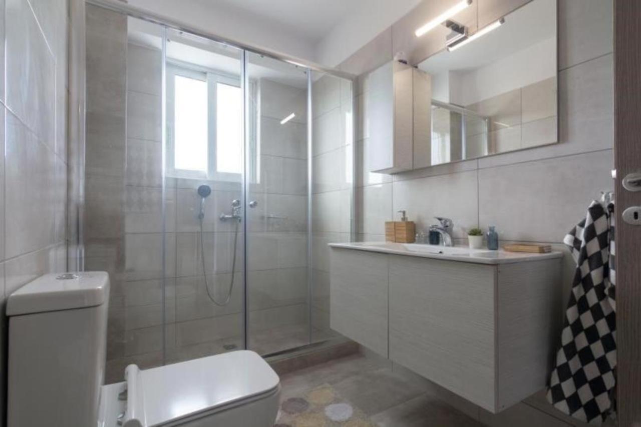 New Spacious Apartment Located In Пирея Екстериор снимка